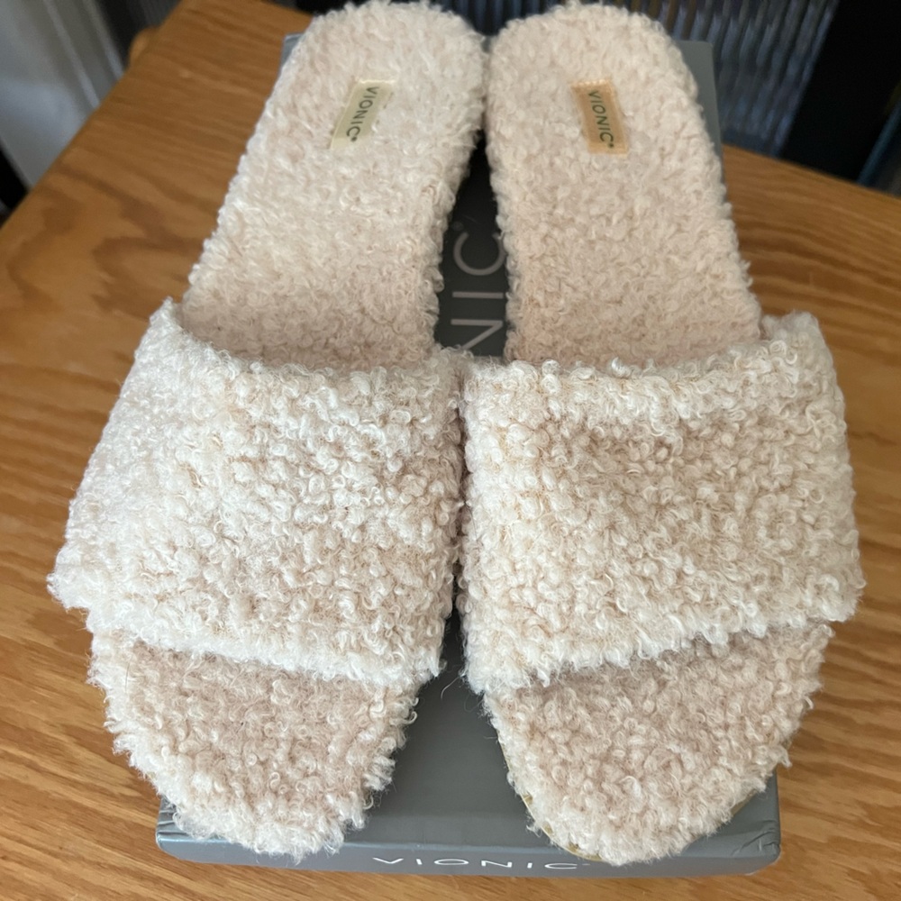 Vionic 9 40 Demi Slide in Natural Curly Sherpa
